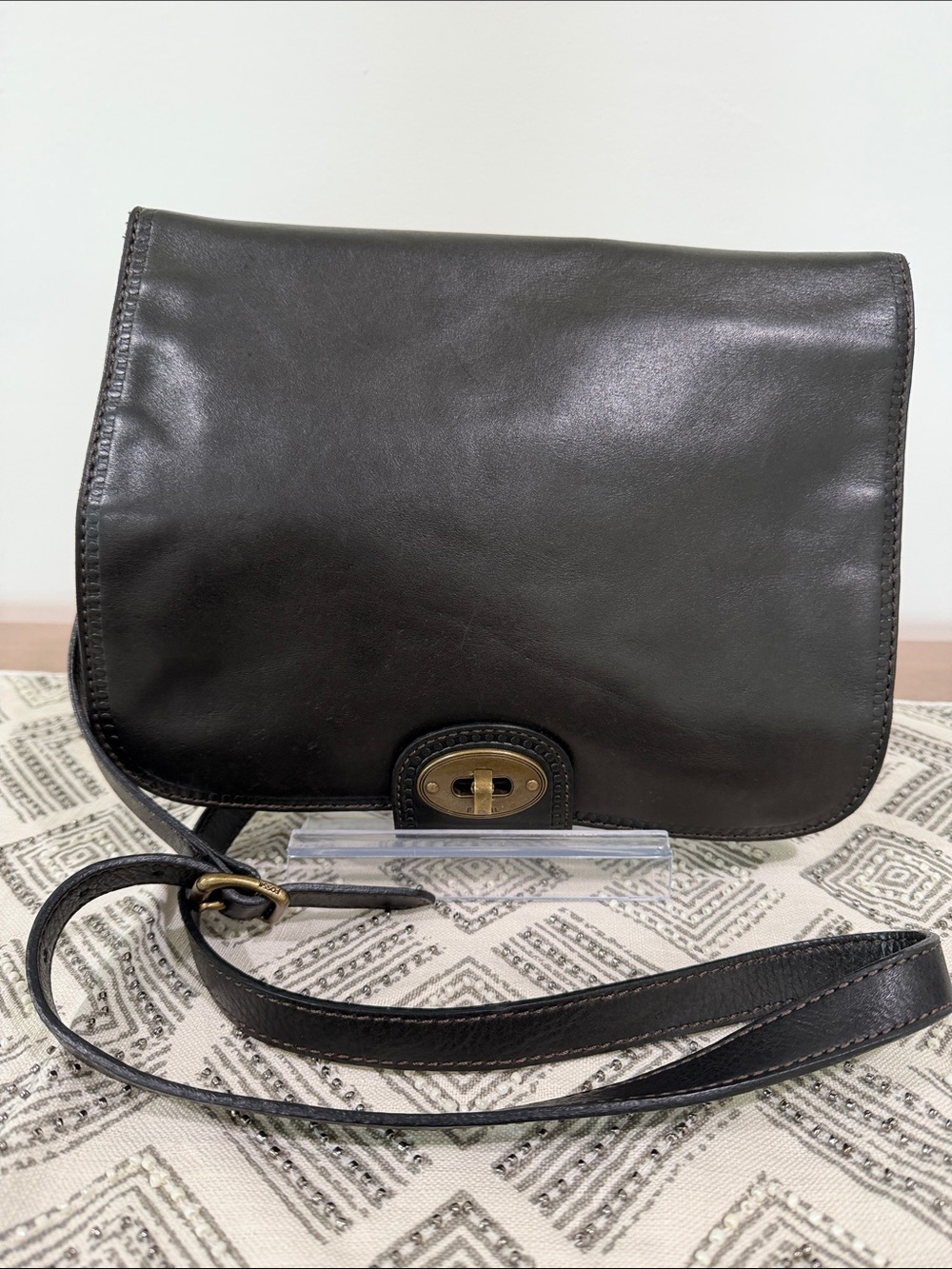 Fossil Vtg Dark Chocolate Brown Unisex Crossbody Messenger w/ Turn-Lock